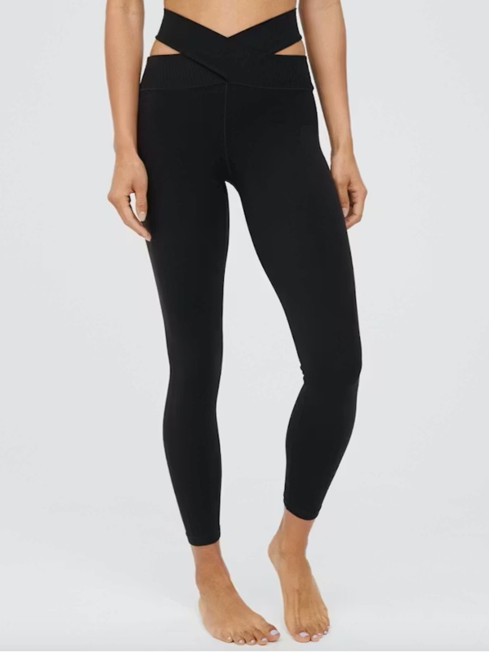 Offline by Aerie real me crossover cutout leggings size small